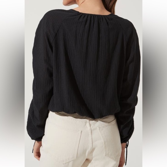 ASTR the Label ruched long sleeve top in black size L - Picture 2 of 8